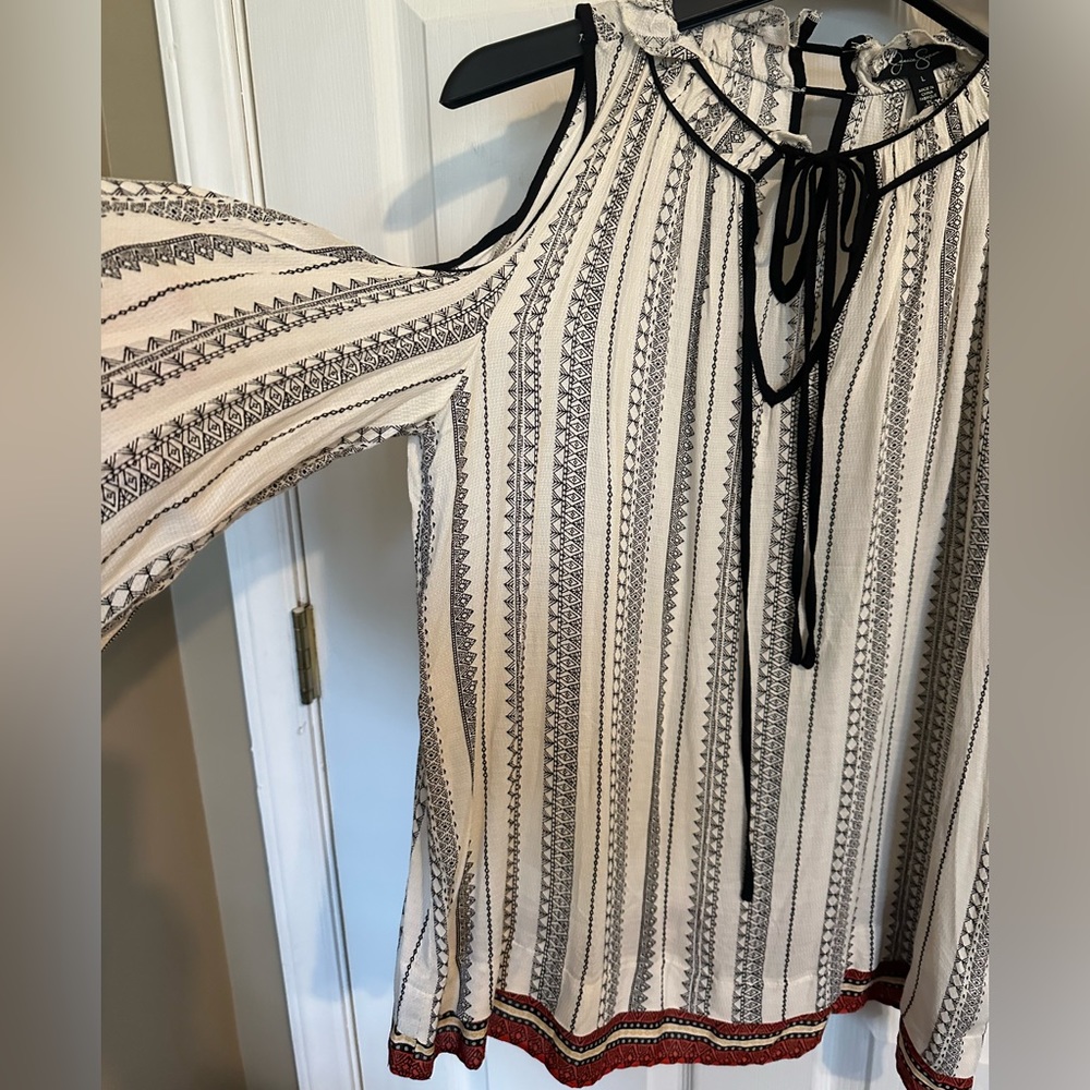 Beautiful, cold shoulder blouse. Jessica Simpson -Size L
